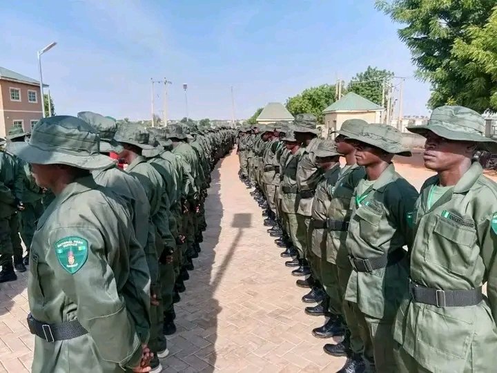 HBMayana_'s tweet image. SOKOTO STATE TRAINS FOREST GUARDS

In its efforts to eradicate insecurity in the state, the Sokoto State Government, under the visionary leadership of His Excellency, Governor Ahmed Aliyu Sokoto (@Ahmedaliyuskt), has trained Sokoto Forest Guards.

After the training, the Sokoto…