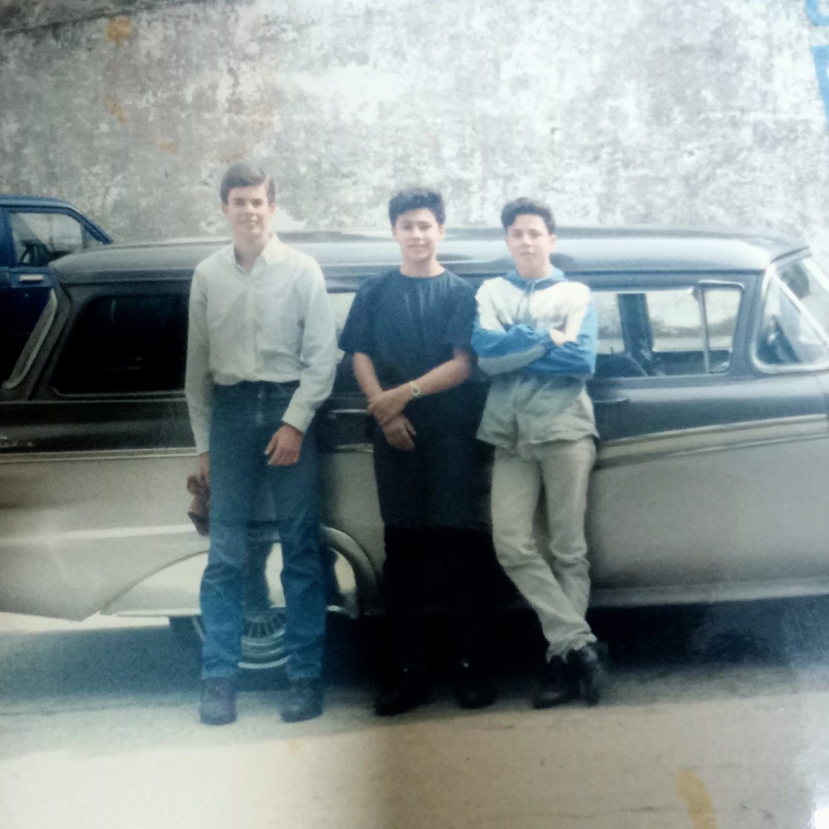 KlausCoach's tweet photo. Hace algunos años, frente a la Ford ‘57 de mi tío en una Expo de autos clásicos… https://t.co/n2az3ScDSk