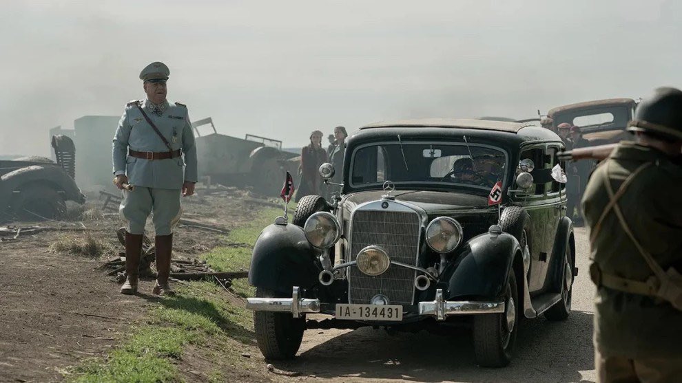 malrashed2020's tweet image. فيلم يُعيد تثبيت محرقة اليهود كمرجعية أخلاقية مُطلقة تستخدمها هوليود متى ما أرادت استعادة التعاطف العالمي معهم.
ولكنه بشكل عام،، فيلم متكامل الأداء والاخراج والحبكة.
وكالعادة،، عندما يستند العمل على أحداث حقيقية،، ينجح

باعتقادي الفيلم الأفضل في هذا العام👍🏼
#nuremberg 

#movi