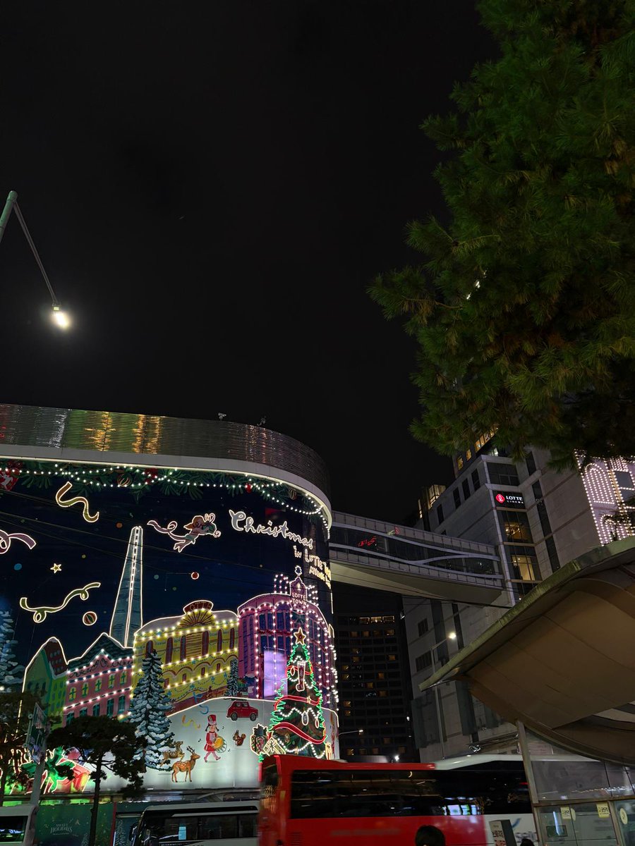 https_majima's tweet image. Last minute kerst mee plukken in korea zit in mijn top 3 clutch momenten 2025