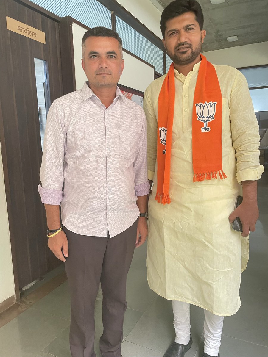 Devalnaik12's tweet photo. @BJP4Gujarat ગુજરાત પ્રદેશ મહામંત્રીની જવાબદારી મળવા બદલ ડો. પ્રશાંતભાઈ કોરાટ ને ખુબ ખુબ અભિનંદન સહ સફળ કાર્યકાળ માટે શુભેચ્છાઓ.

@DrPrashantkorat @J_I_Vishwakarma https://t.co/0IntE4Mhbc