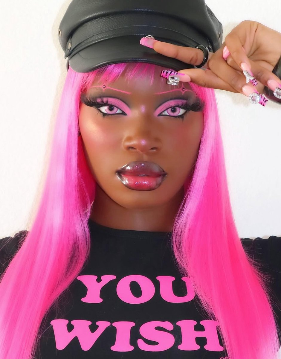 isabelleikpeme's tweet image. i put clean girls into a coma 😘