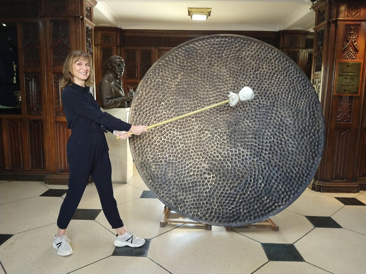 PinewoodStudios's tweet photo. Surrounded by the heritage of the British Film Industry, Fiona Bruce and #TheAntiquesRoadshow visited #PinewoodStudios 5 years ago to film a special 'What Happened Next' episode which aired on BBC One #OnThisDay in 2020. https://t.co/n3uJiSIrJL