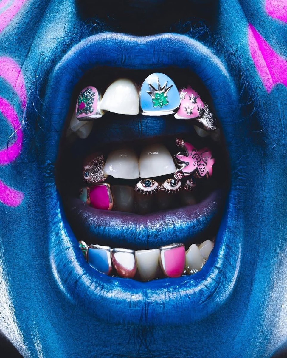 undiscovertweet's tweet photo. 👁️: wanted to do a little throwback post to when this blew up last year 

 i don’t think i’ve seen a grillz editorial shoot look this good 

flowers to @fineassfronts &amp; @saibysai_ for the work https://t.co/bd0JhiWMX7