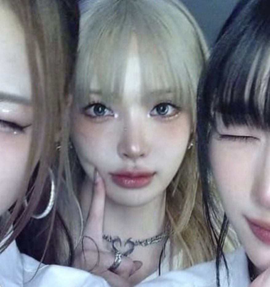 ichaerrie's tweet photo. literal doll https://t.co/ss0cS6VQRX