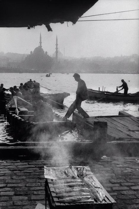 "Fotoğraf çekmek kafayı, gözü ve yüreği aynı nişan çizgisine yerleştirmek demektir" - Bresson

Henri-Cartier Bresson’ın 1964 yılında İstanbul’da çektiği fotoğraflar 📸