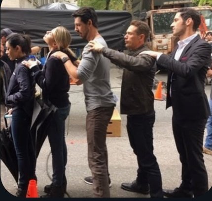 Dorisd_r's tweet photo. Memories ๐ฒโ๏ธ๐๐ฒโ๏ธ๐
#LuciferNetflix bts
#LuciferCast https://t.co/wjlcs9Ikbc