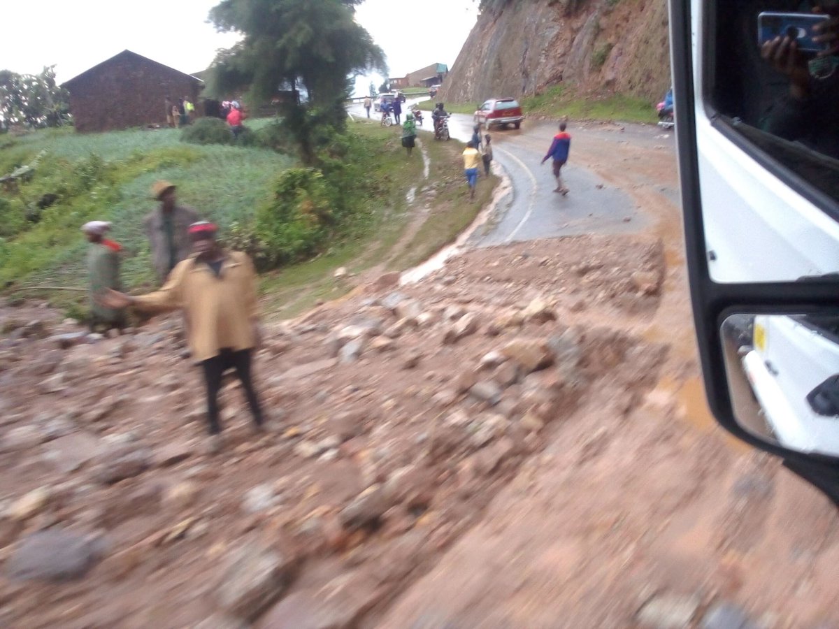 TRAFFIC ALERT!. Landslide at Kanaba Checkpoint, Kabale-Kisoro Road!, Drive slow &amp; careful!. Teams are fixing it. Updates coming!.
#GoldenPosts
<a href="/MoWT_Uganda/">Ministry of Works & Transport</a> 
<a href="/UNRA_UG/">UNRA_UGANDA</a> 
 #KabaleKisoro