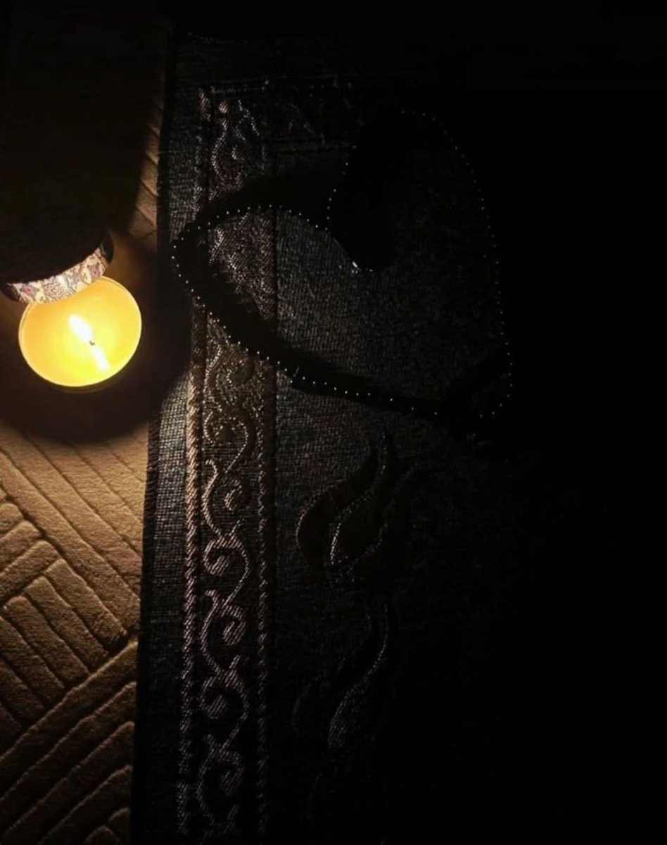 Geceye, hassas kalplere şifâ olacağını düşündüğüm bir Duâ bırakıyorum:🥰

"Allah gönlümüzü tevâzudan nasibini almış, 
ne oldum delisi olmayan, kırmaktan çekinen, kırdığında zor bile olsa gönül almaya tenezzül edebilecek olgunluğa ve inceliğe erişebilmiş insanlarla karşılaştırsın.