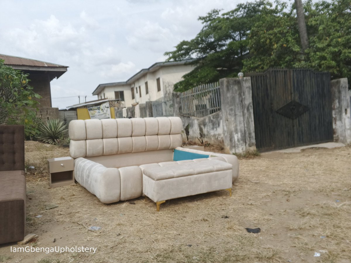 OkunadeGbengaV's tweet image. Thanks and I appreciate this Miss Tọmiwa 🙏🏾.. 
🚛 #TipperGarageIbadan

Shop at House 11 junction, Felele straight Femola road, Challenge Ibadan.  wa.me/+2349058830828

#IamGbengaUpholstery #Bedframe #bedsidedrawers #Chairs  #furnitureibadan #upholstery