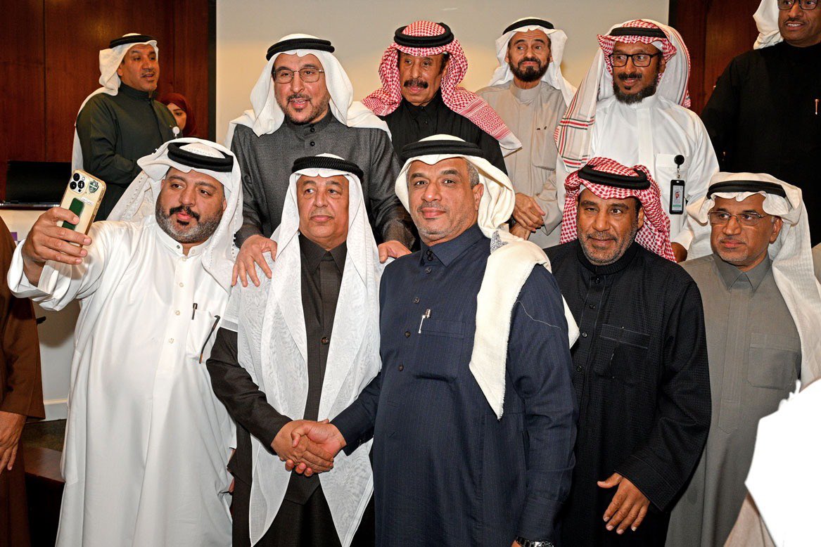 نبارك للأستاذ جاسم بن أحمد الجاسم إصدار كتابه الجديد
 «أربعون عاماً من العطاء بين الإعلام والرياضة».
سيرة حافلة وجهد صادق يليق بمسيرته الطويلة وتأثيره في الساحة الرياضية والاعلامية.