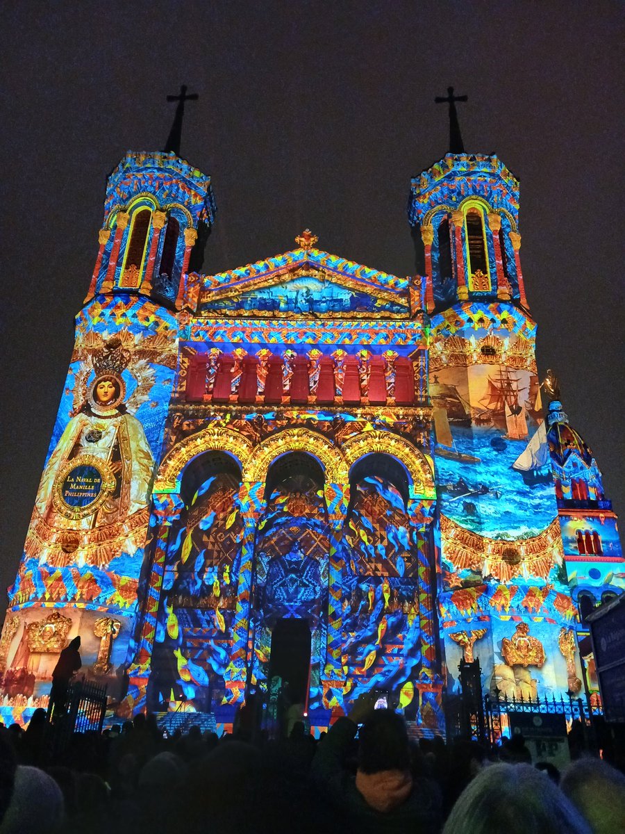 Busmandu69160's tweet photo. C'est joli mais c'était très ressemblant à l'an dernier #Fourviere https://t.co/aFTPFo6aFa