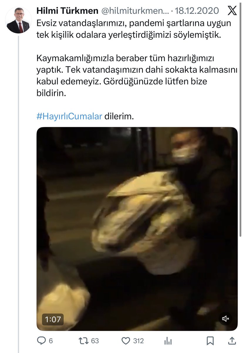Şu verilen cevaba bakar mısınız? İnsan kahroluyor.

Vatandaş Üsküdar’ da evsiz bir vatandaşın bu soğukta dışarıdaki halini paylaşıyor, belediyeye çağrıda bulunuyor, verilen cevap bu 👇🏻

Evsiz vatandaşın bulunduğu yer, meydan olduğu için yetki İBB deymiş!! Hadi ya 

Bunu yazan