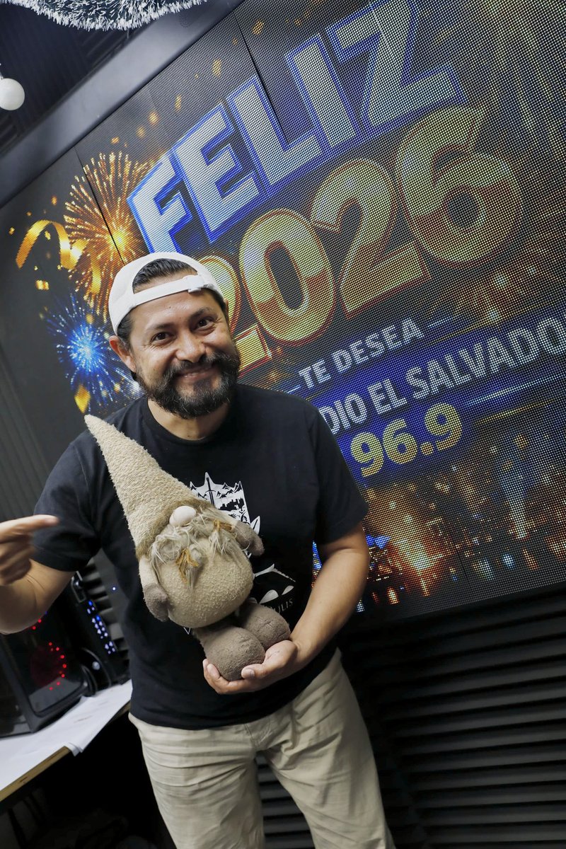 rsv969's tweet photo. ¡Gracias por sintonizar la última edición de #ModoFinD de este 2025!🎉🎧
@lavozdejaimesv te acompañó esta mañana a través del 96.9 FM y por streaming en nuestras plataformas digitales.📻📲
#RadioElSalvador #RumboAlCentenario https://t.co/sNKJCP9hHM