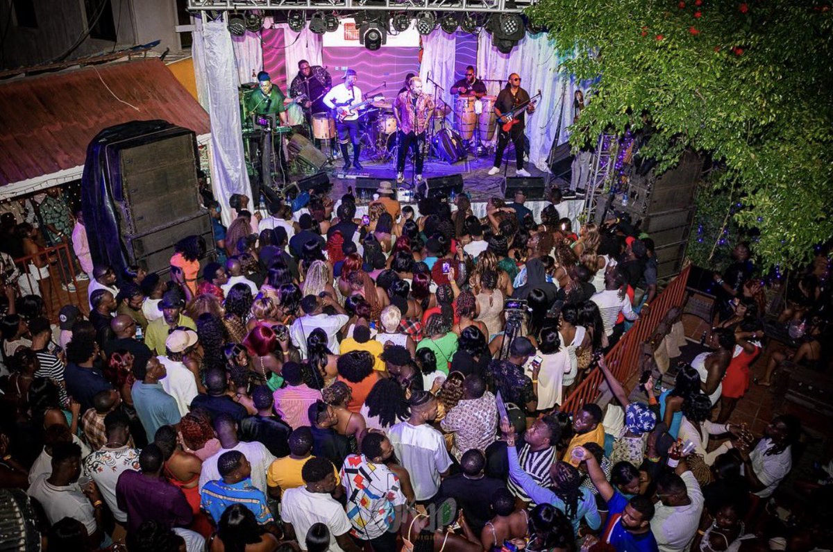 Last night in Cap-Haitien <a href="/HarmonikHT/">Harmonik</a>  📸 credit: @okap_all_night