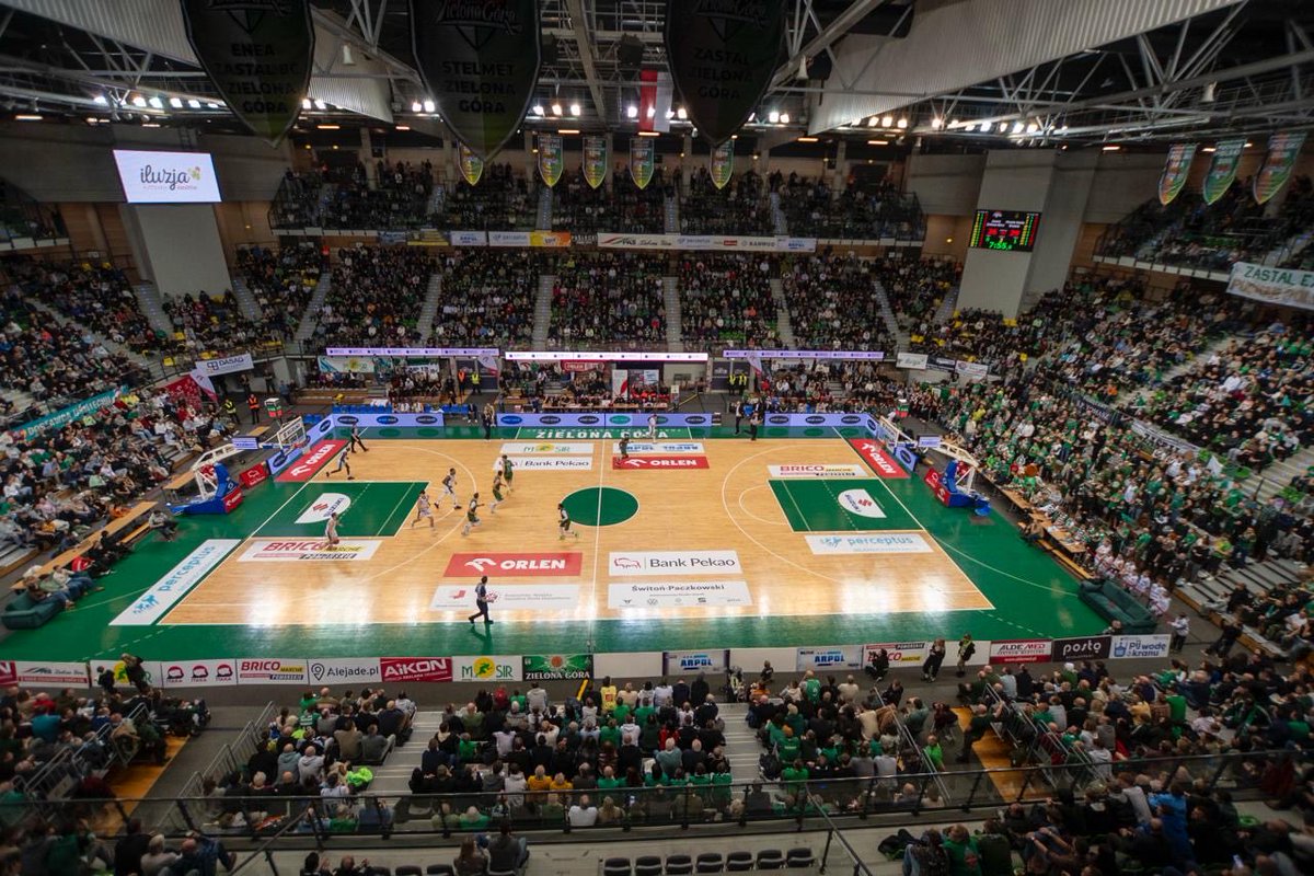 basket_zg's tweet photo. 😍| 4️⃣8️⃣0️⃣5️⃣ kibiców dzisiaj w hali CRS!

W O W ! 💚💚💚

#plkpl https://t.co/rvXUyJJcpM