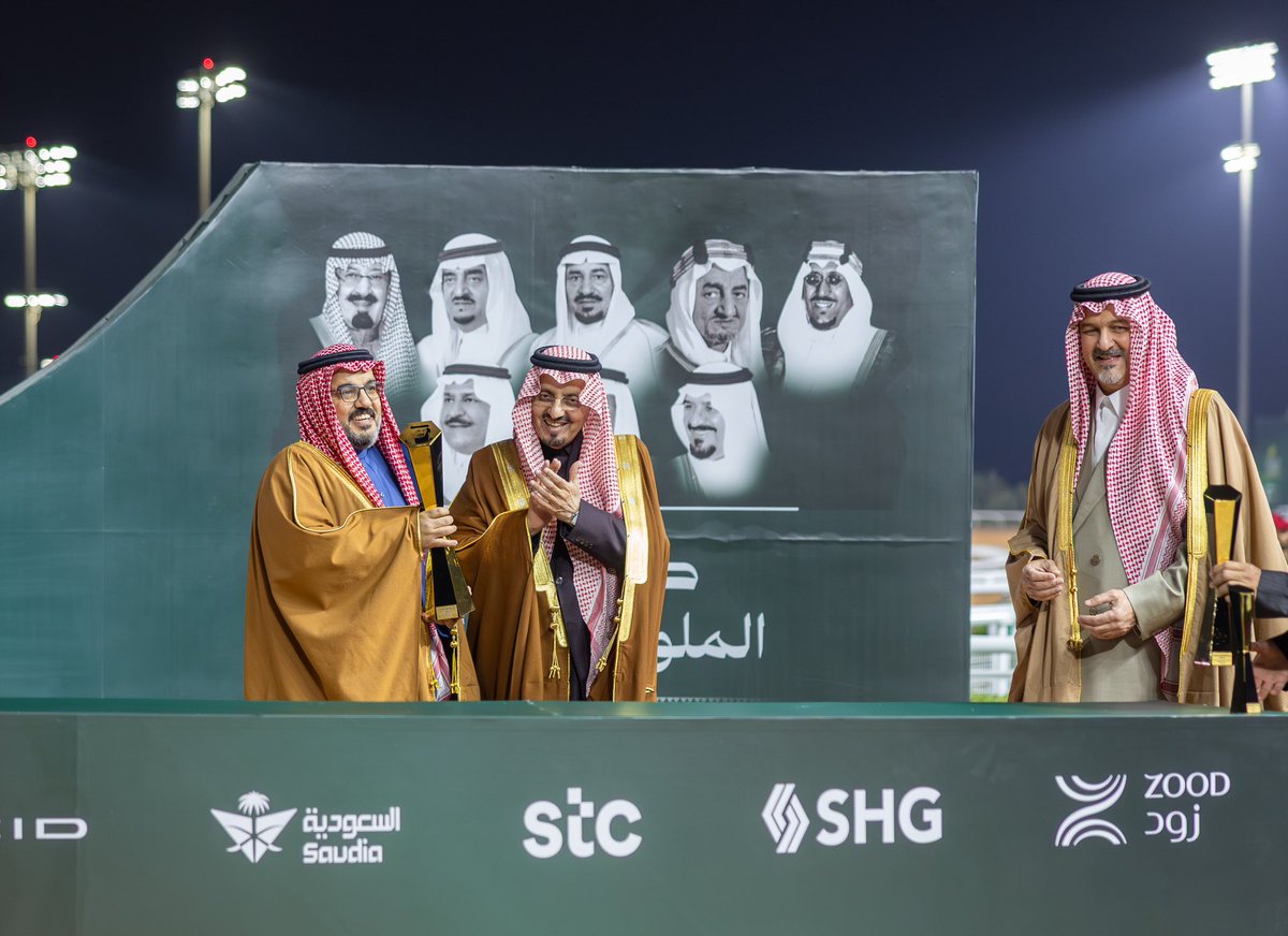 الإسطبل السماوي tweet media