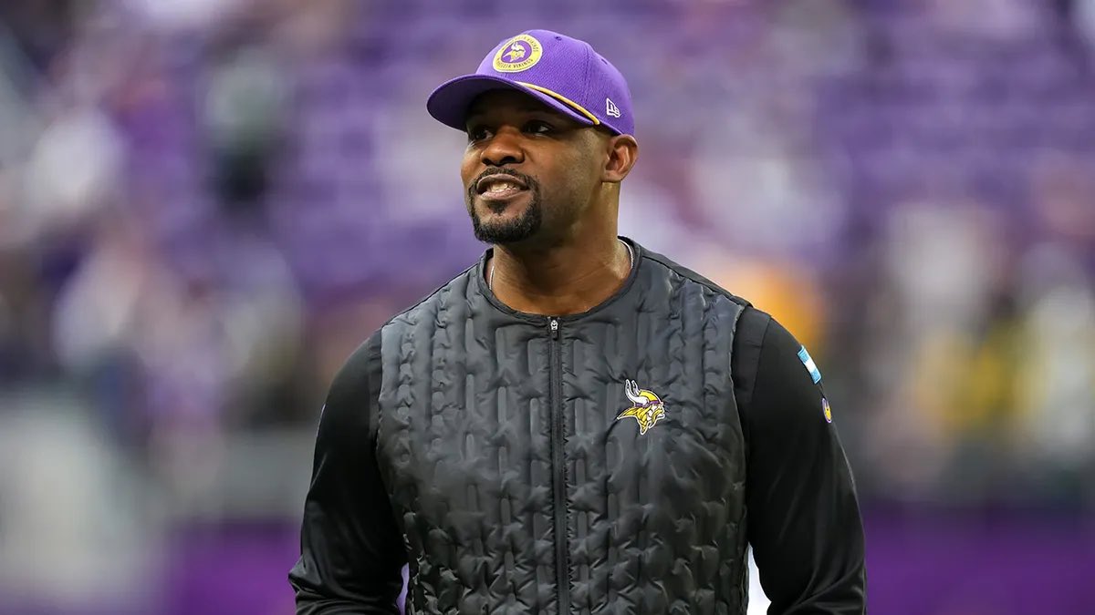 TPPSkol's tweet image. Mike Florio of @ProFootballTalk reporting the Vikings are currently working toward extending DC Brian Flores. 

Florio continues saying the Vikings wanted to last extend him last season but Flores wanted to wait.

“Per a source with knowledge of the situation, the Vikings are…