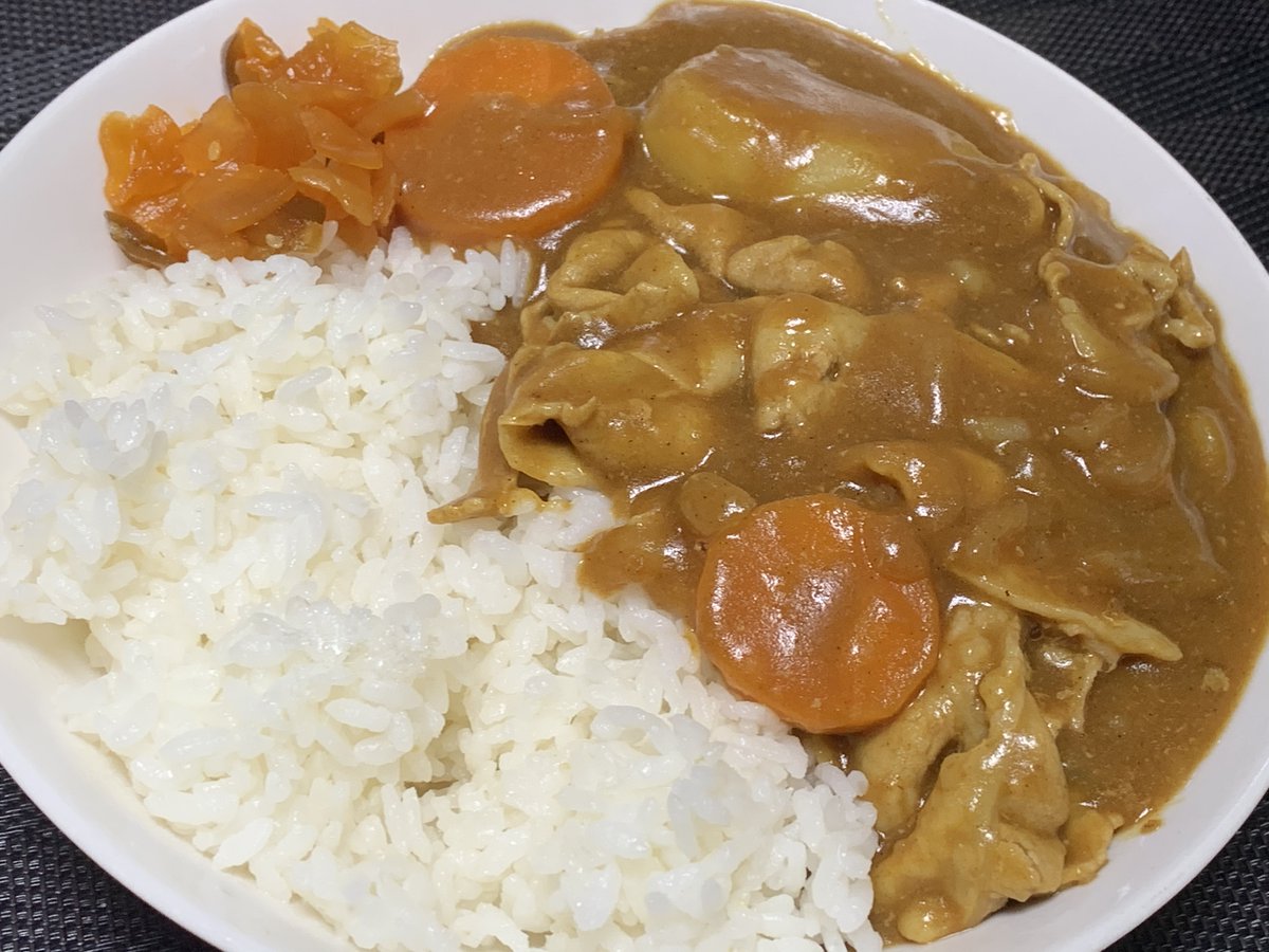 kikomotu's tweet photo. ジャガイモ・人参・玉ねぎ・肉、１つ減らすなら？ https://t.co/XS1QKrF85P