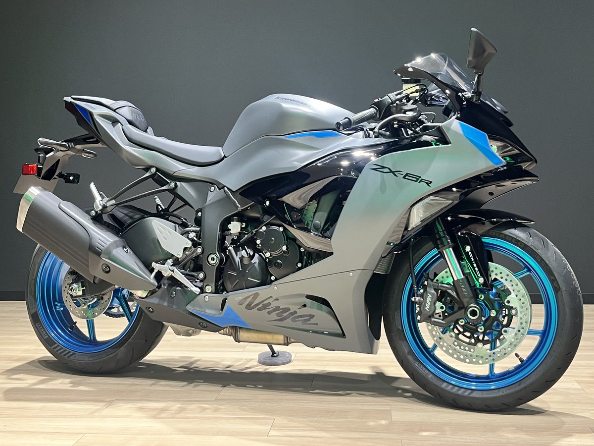 青龍。 Ninja ZX-6R こちら変わったカラーリングですよね！ ホイールのカラー