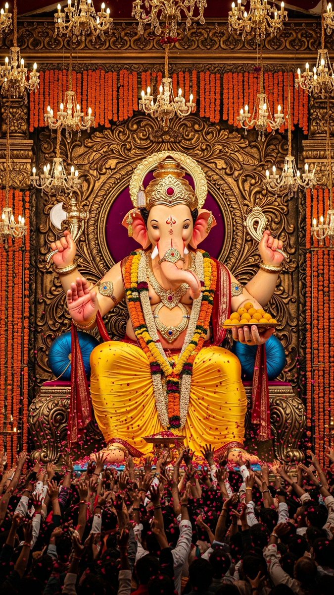 एक दंत दयावंत, चार भुजा धारी,
माथे सिंदूर सोहे, मूसे की सवारी।जय गणेश जय गणेश, जय गणेश देवा।
माता जाकी पार्वती, पिता महादेवा।

गणपति बाप्पा मोरया..!🍁♥️🙏🚩