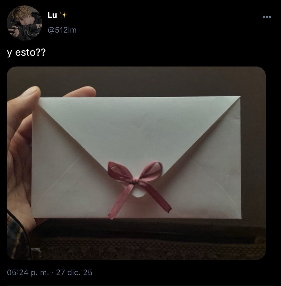 Suunnymay's tweet image. 512✨ — AU Human Radioapple 📻🍎

Donde Alastor se muda a un nuevo apartamento y se enamora de su vecino.

O 

Donde Lucifer recibe cartas amorosas y anónimas todos los días.

Inspirado en la canción “el chico del apartamento 512”.

#radioapple #hazbinhotel #alastorxlucifer