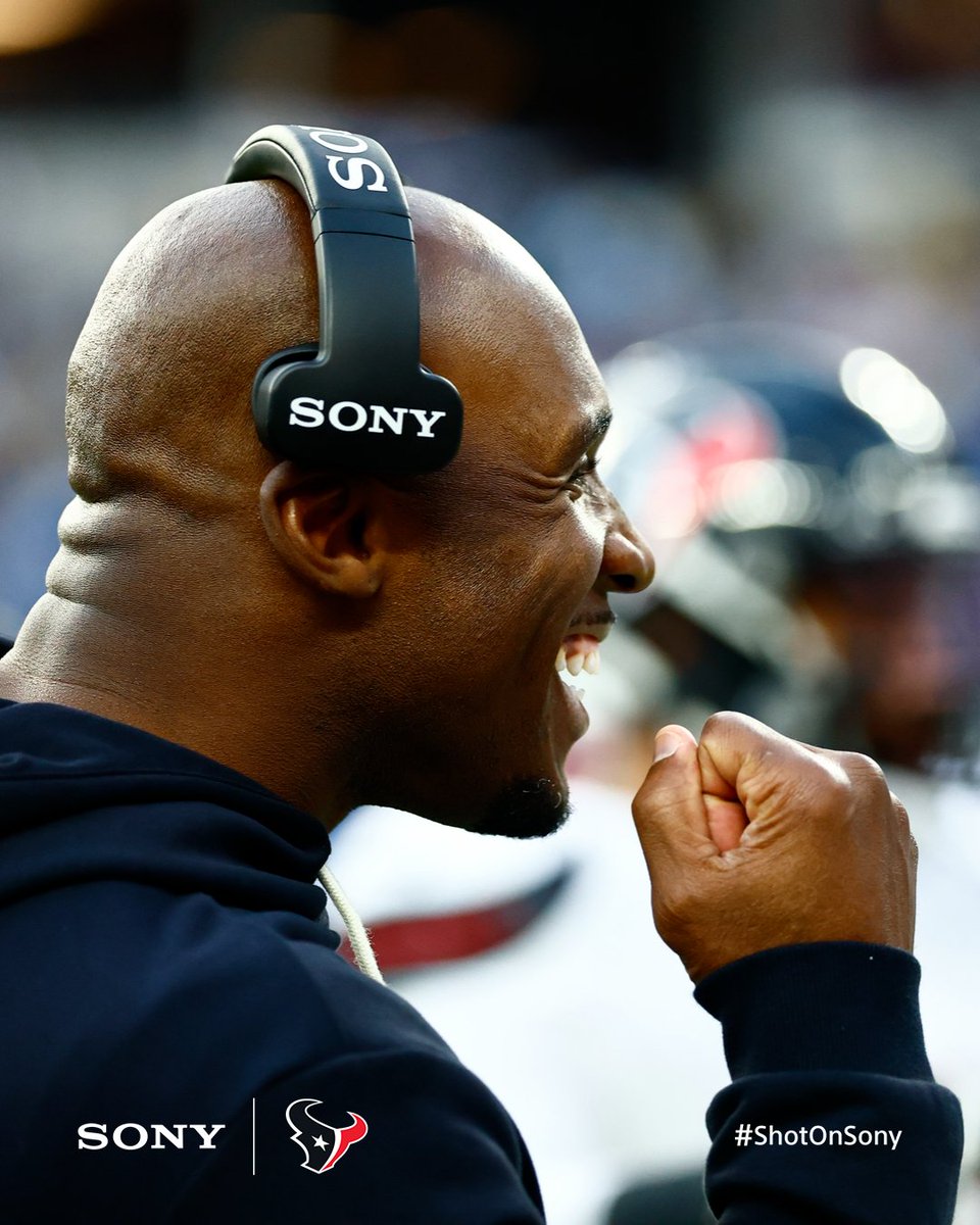 HoustonTexans's tweet photo. Smile says it all 😁

🤘 | #SonyPartner https://t.co/hvS3RXj9uS