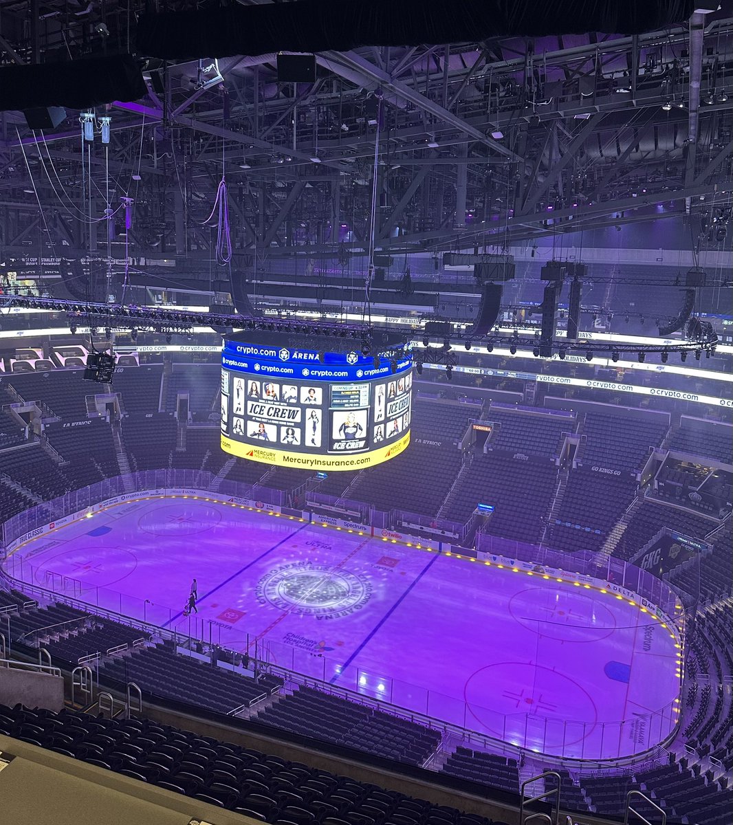 Freeway Faceoff tonight at Crypto dot com Arena. Both teams looking to get  back on track as they return from the holiday break. The all-gas-no-breaks  Anaheim Ducks taking on the all-breaks-no-gas Kings. #