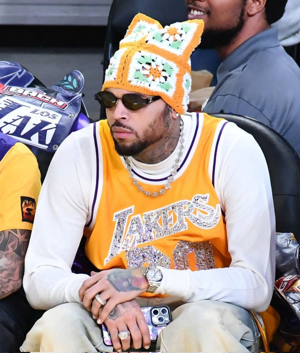 Chris Brown Charts tweet media