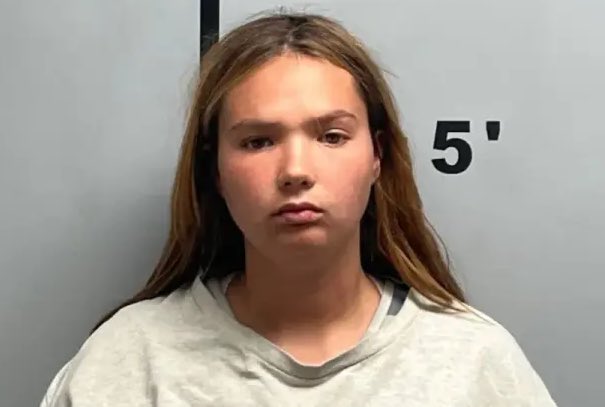 SeeRacists's tweet image. ‼️BREAKING: Arkansas couple sentenced after trying to sell their 2-month-old baby for $1,000… and a six-pack of beer. 

Father gets 3 years in prison. 

Mother walks with 6 years probation.

They even signed a note: “no changing y’all two’s minds.”