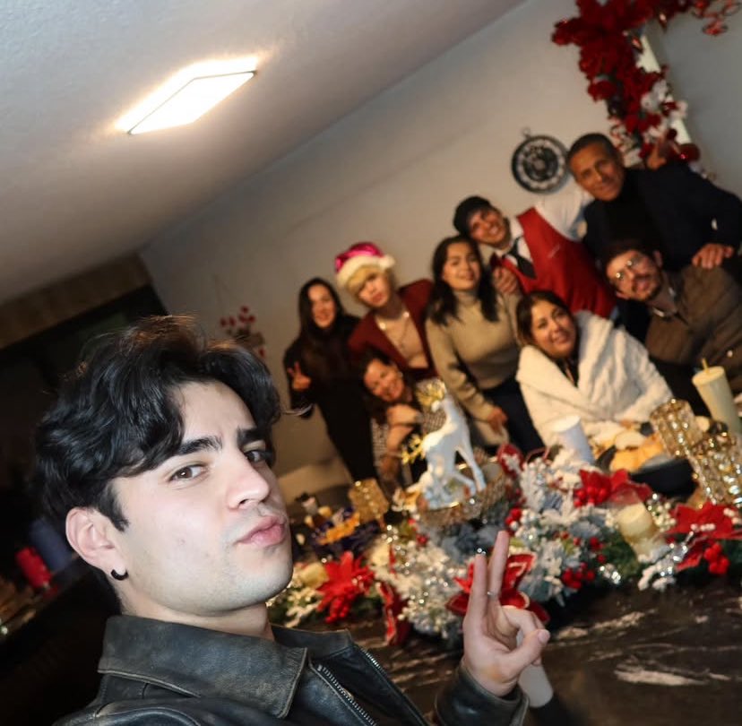 paholaamtz's tweet image. este vato aplicó la de “con que la cámara me enfoque a mi bien, lo demás no importa” 😭