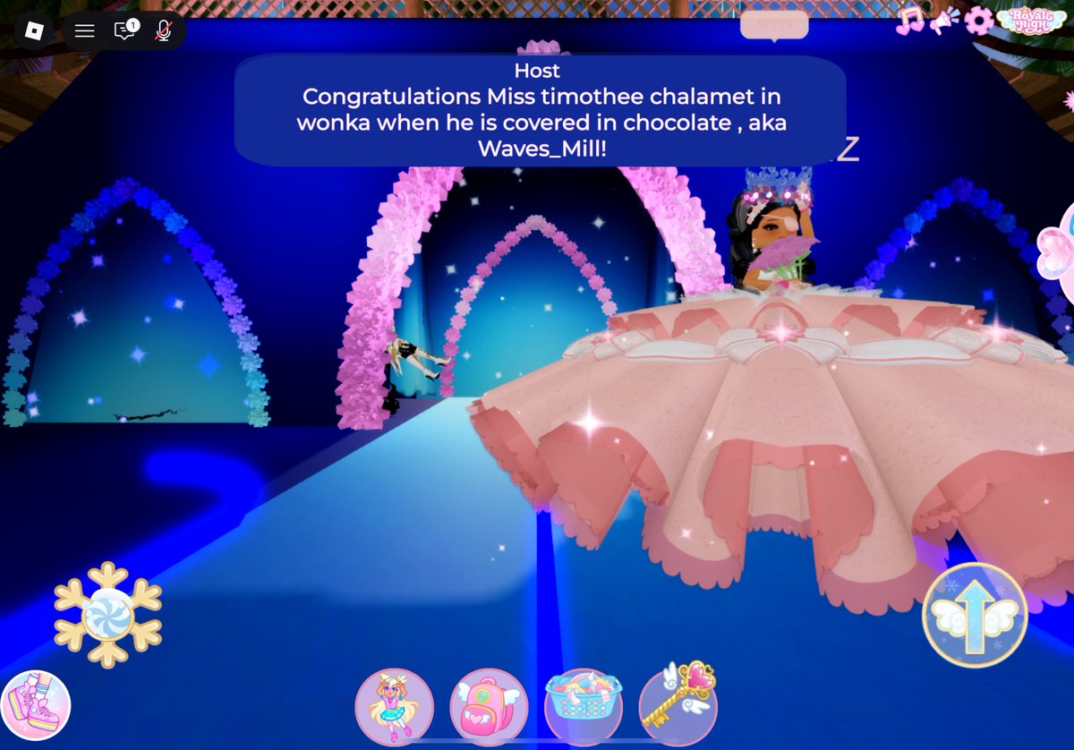 enameows's tweet image. how tf does this win dude the theme was masquerade and the fit is so CHOPPED