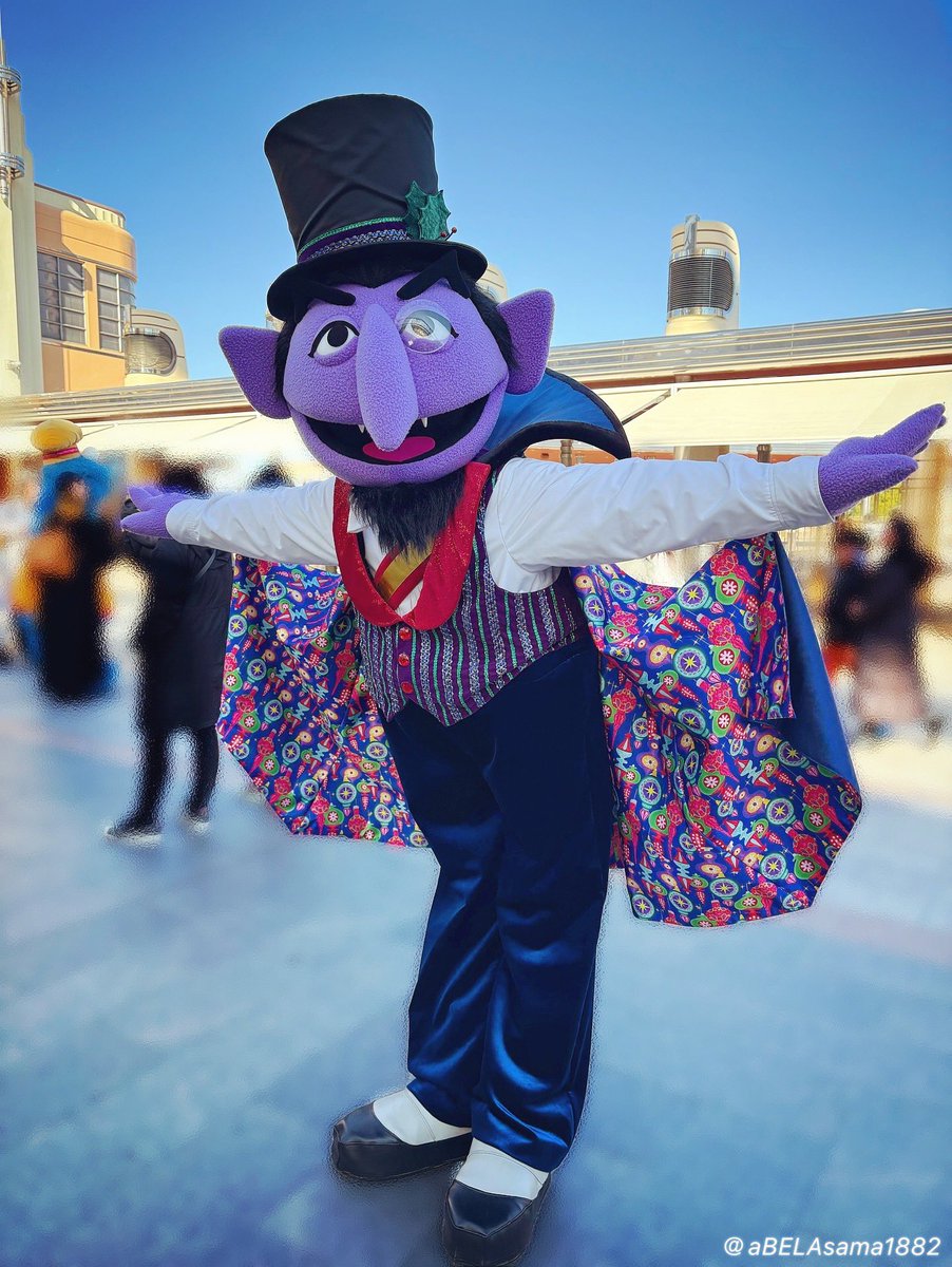 ぱーもねっと伯爵 本日のカウント伯爵 バサバサ飛んでた🦇🦇🦇🦇🦇🦇🦇 この日も元気