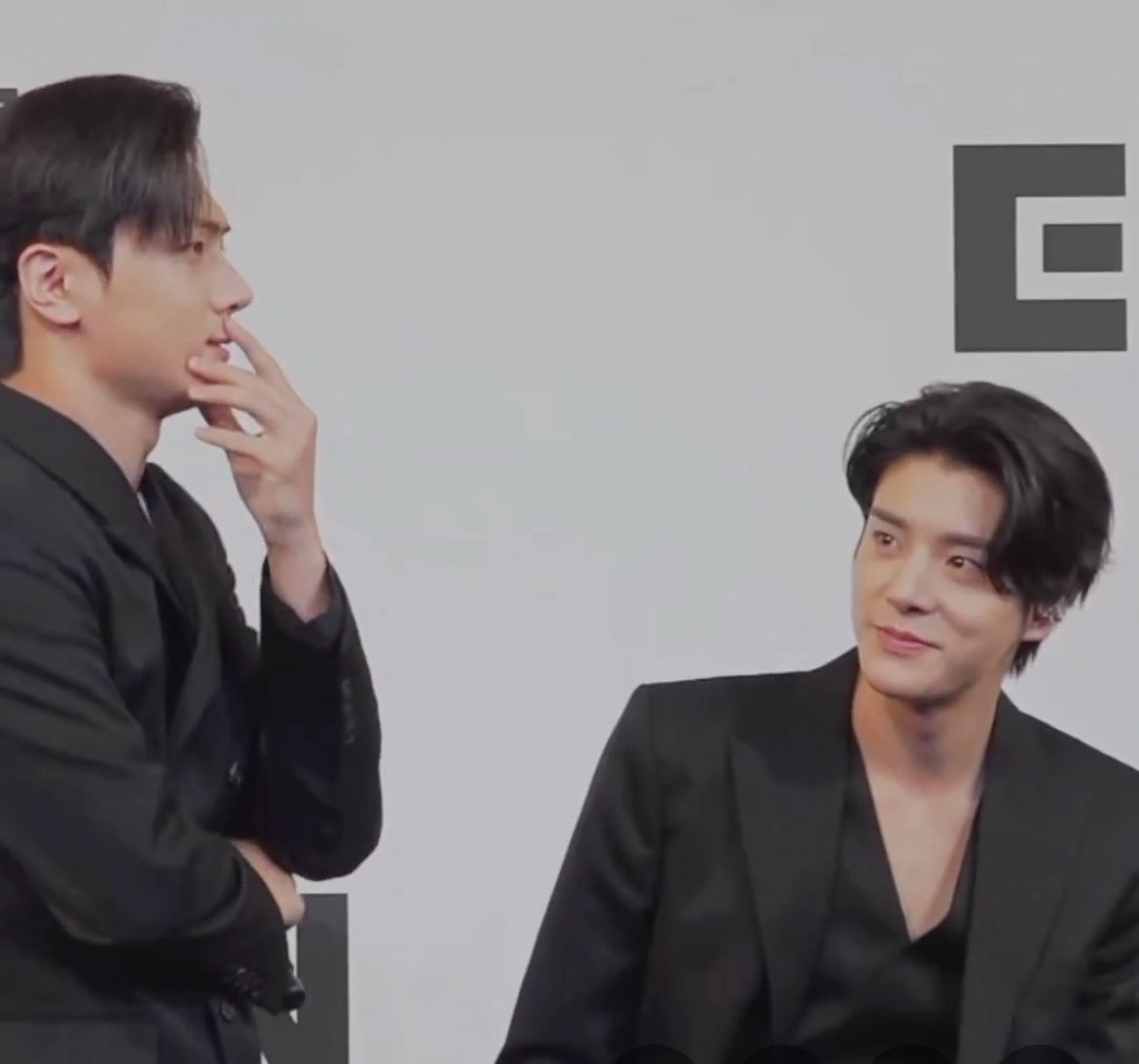 nattylovejay's tweet image. i’m crying his eyes always light up whenever he looks at jay ㅠㅠ

 #제이 #제이크