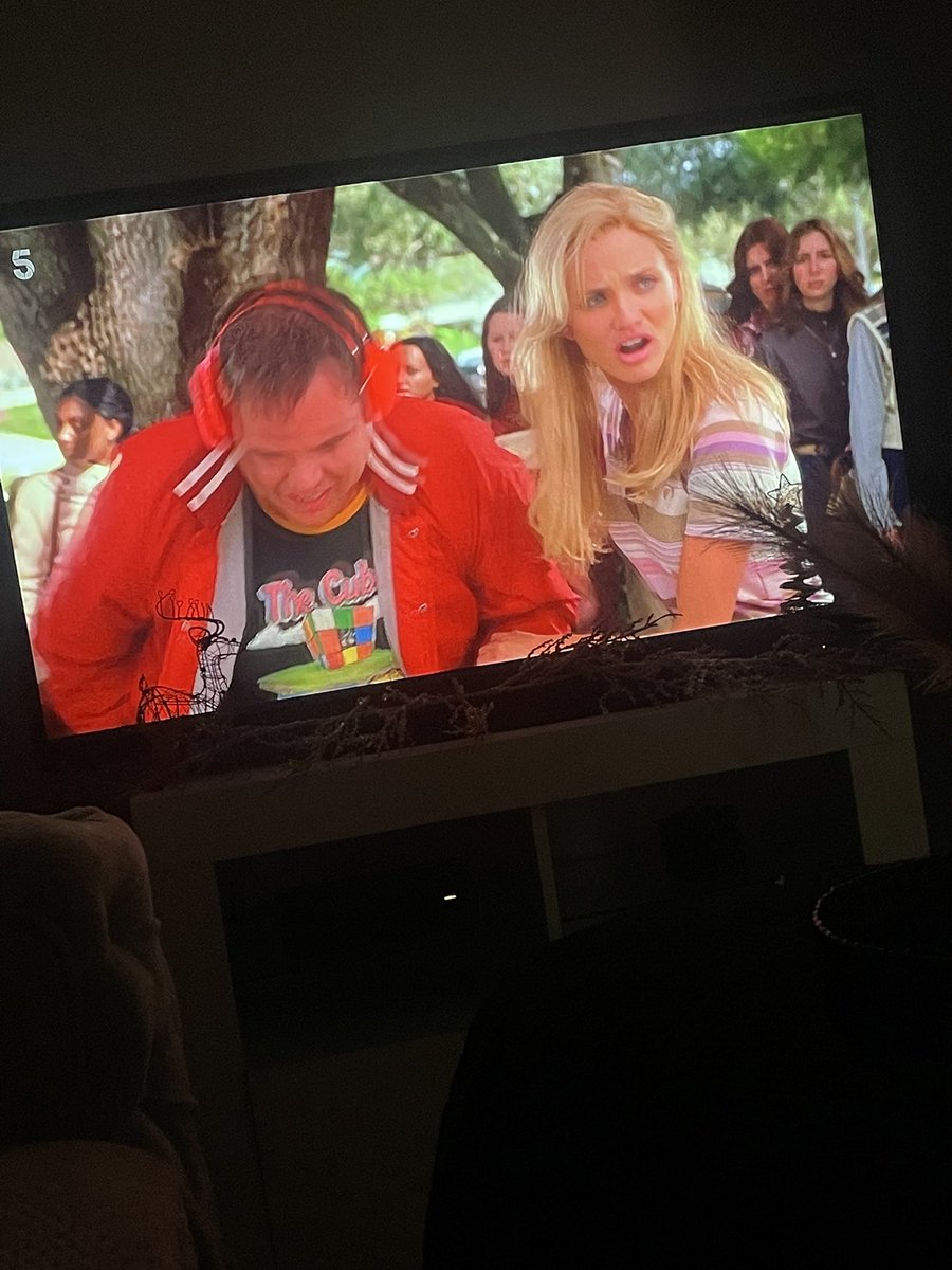 There’s Something About Mary - one of the greatest comedies of all time. First time I watched this our English teacher couldn’t be arsed and wheeled the telly in for us. Mr Appleton will always be remembered fondly. Cameron Diaz in this movie 😍