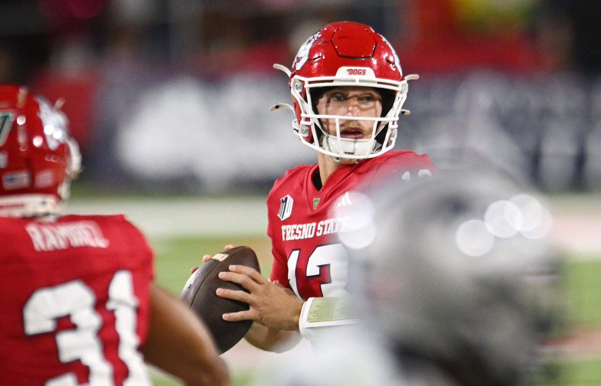 wavedupbulldogs's tweet photo. EJ Warner has been named the MVP of the Arizona Bowl:

16/23  Completions
214 Yards Passing
23 Yards Rushing on 7 Rushes
1 Passing Touchdown

One of the best games we’ve seen from Warner in his final College Game! https://t.co/Po1zzHH3AE