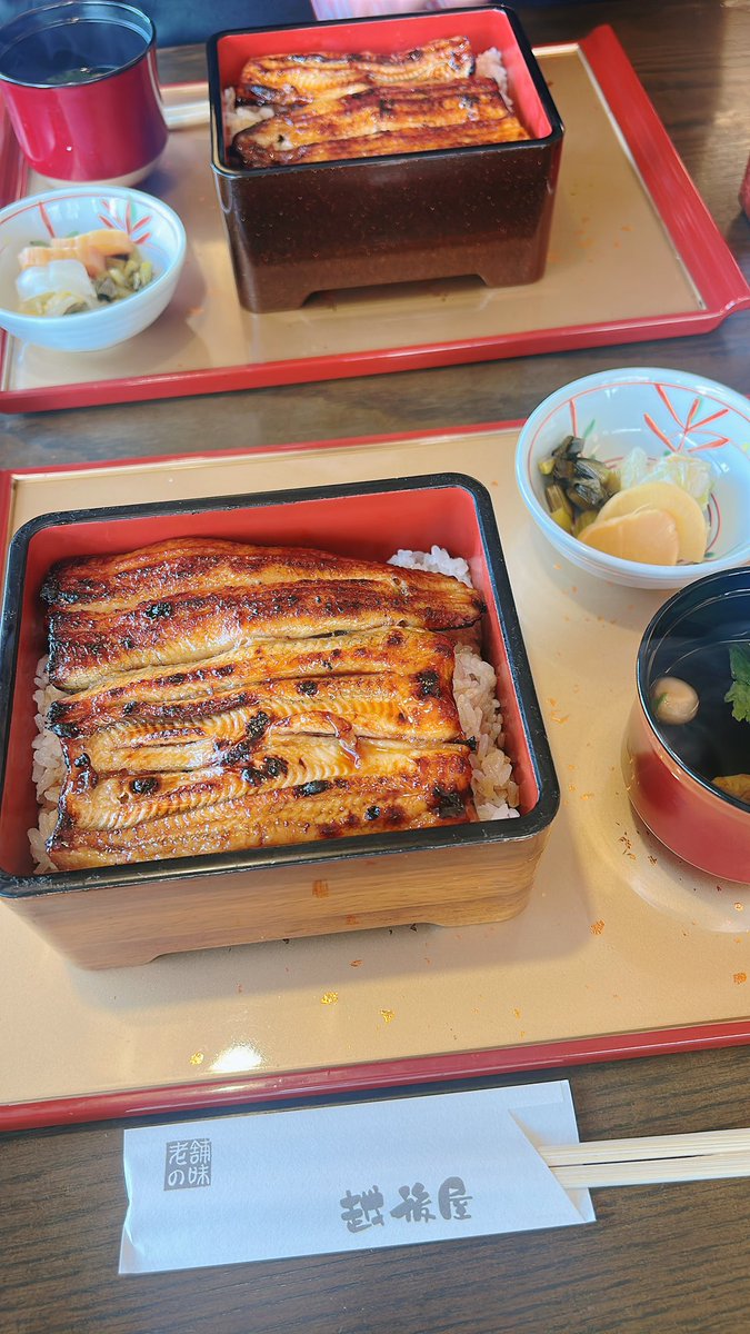 おはようございます！

昨日はお昼からうなぎ食べに行きました🥳
めちゃくちゃ美味しかった〜高級うなぎ最高！！

それからソファ、家具、洋服めちゃくちゃ買いました！笑

なかでもお気に入りのUGGげっと！暖かくてかわいい〜

さぁ今日はイギーくんのトリミングだ！まーた可愛くしてもらうよー🐶💓