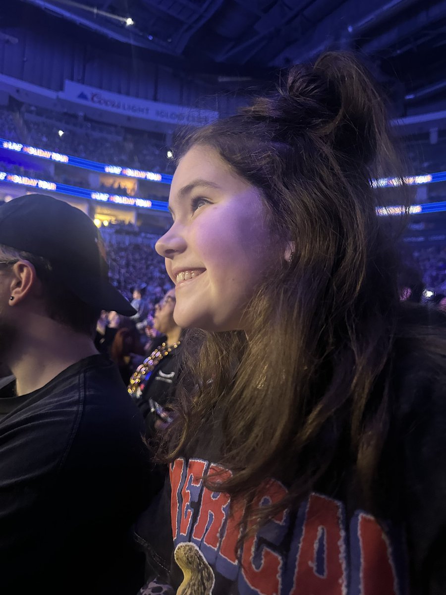 AlyxToppins's tweet photo. @ArcherOfInfamy thank you for waving back at my girl. she won’t forget it. neither will i. https://t.co/NIPtSoVzvh