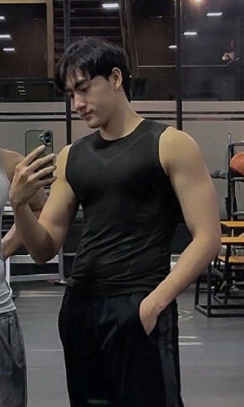 douceiyne's tweet image. now imagine pung’s hands around copper’s waist-