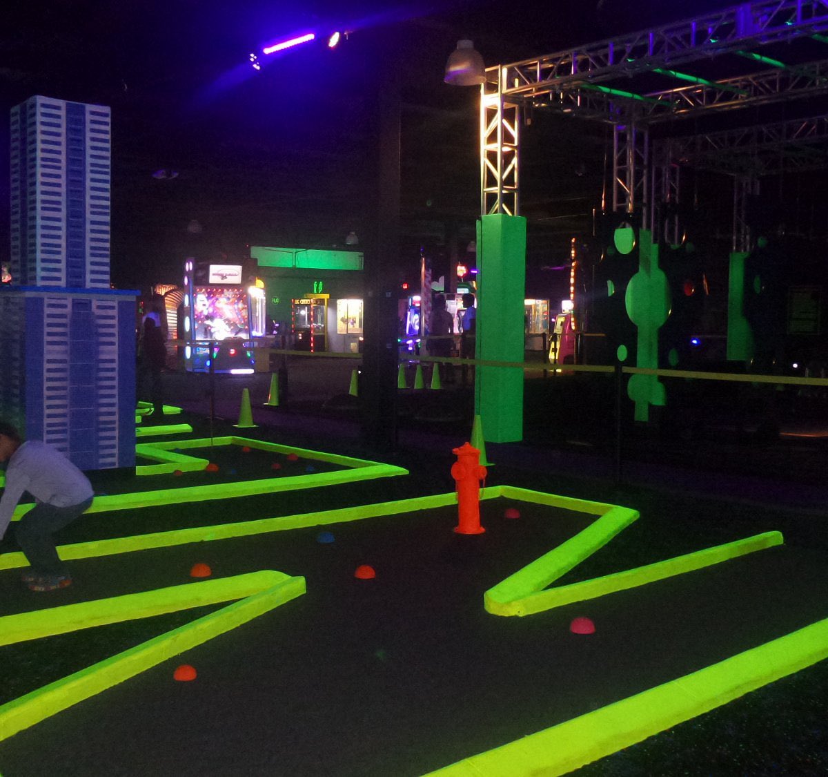 jamflowmane's tweet image. Who tryna go to glow zone tn? Bought a pass for 7:30 and all my buddies bailed. Apparently there’s gonna be a DJ.