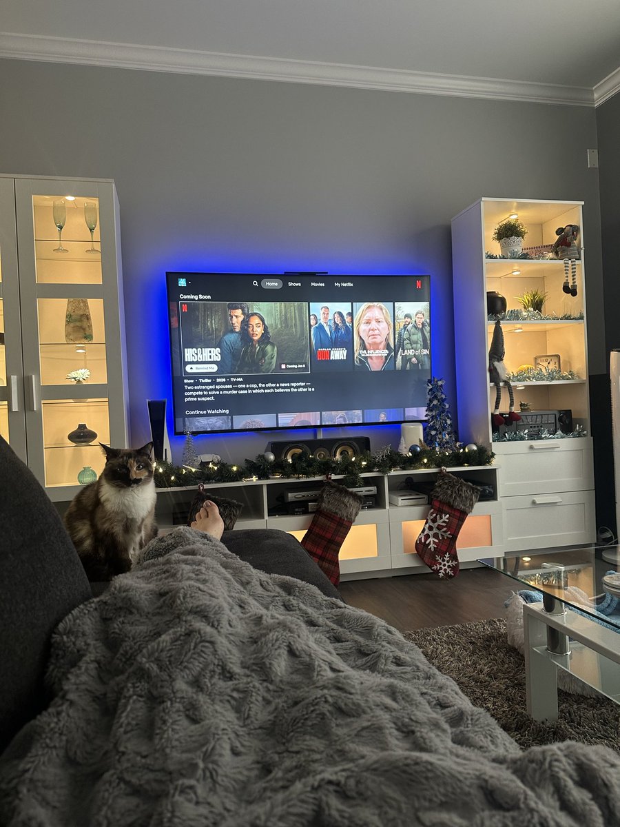 Leah Holiove tweet media