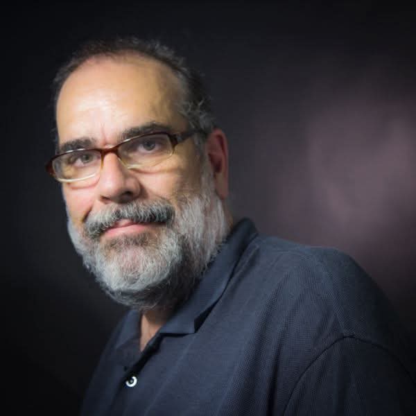 Triste noticia para todos los ucabistas <a href="/enlaucab/">UCAB</a> <a href="/comsocialucab/">Comunicación UCAB</a> se nos ha ido nuestro profesor Carlos Eduardo Ramírez 

Excelente docente y ser humano. Fui su alumno y luego compañero de trabajo en la propia UCAB donde forjamos una gran amistad 

PAZ A SU ALMA