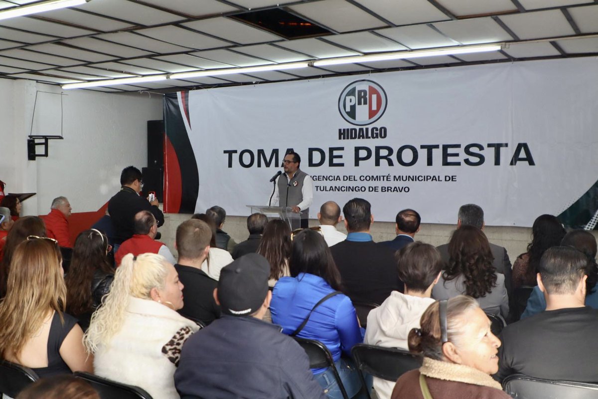 Tomé protesta a Raúl Sánchez Parra como presidente del Comité Municipal de Tulancingo, quien estará acompañado en la secretaría general por Fernanda Pasquel. Estoy seguro que harán un gran trabajo en favor de nuestro municipio. 

Agradezco la presencia de Jorge Márquez Magaldi,