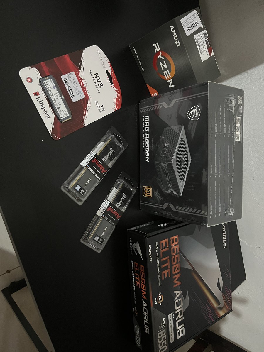 M4theusRyan's tweet photo. As peças do meu PC acabaram de chegar. https://t.co/1A0DZ9dzTx