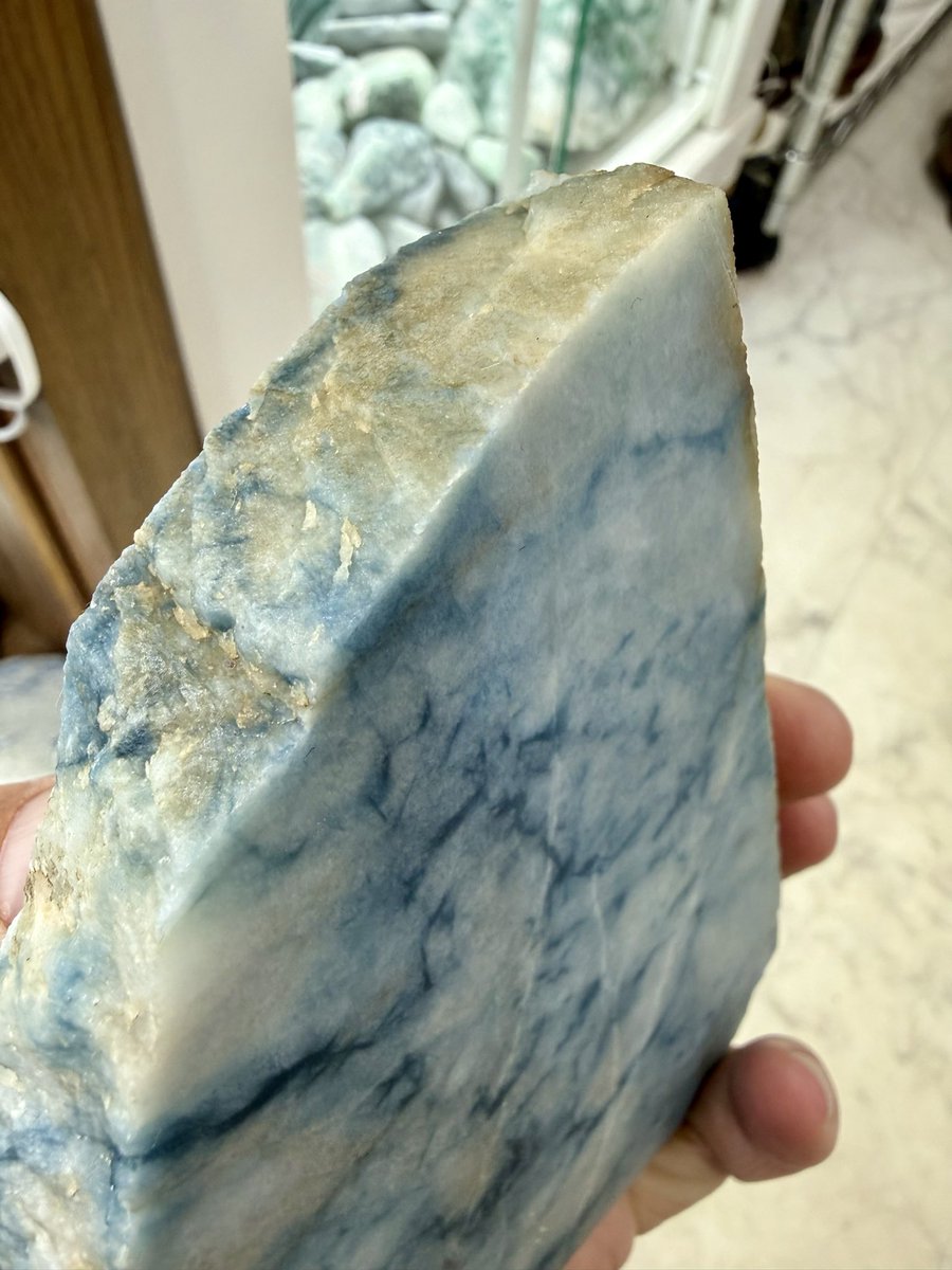 【専用】コン沢翡翠　ニノ型 今日のヒスイは、 『圧砕翡翠‼️コン沢バージョン🟦‼️』です😁 板状に