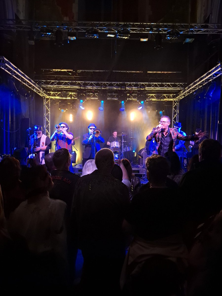 Robert Hay tweet media