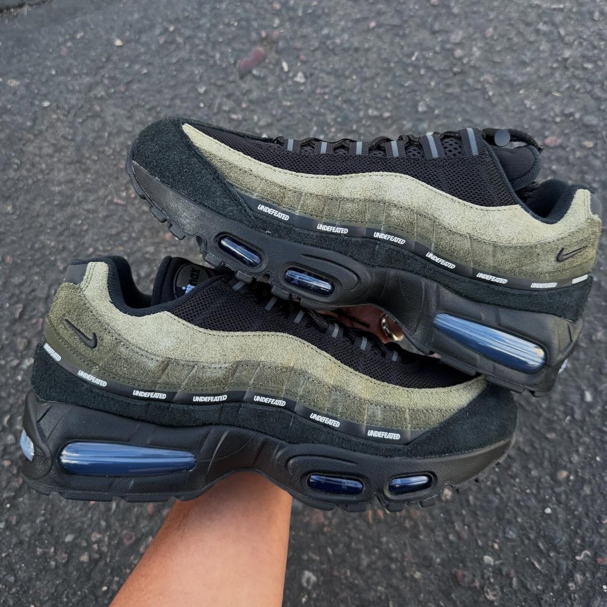 ModernNotoriety's tweet photo. IN-HAND: UNDEFEATED x Nike Air Max 95 "Medium Olive" limited to 2,000 pairs 🪖 https://t.co/CzzMbYSsTa