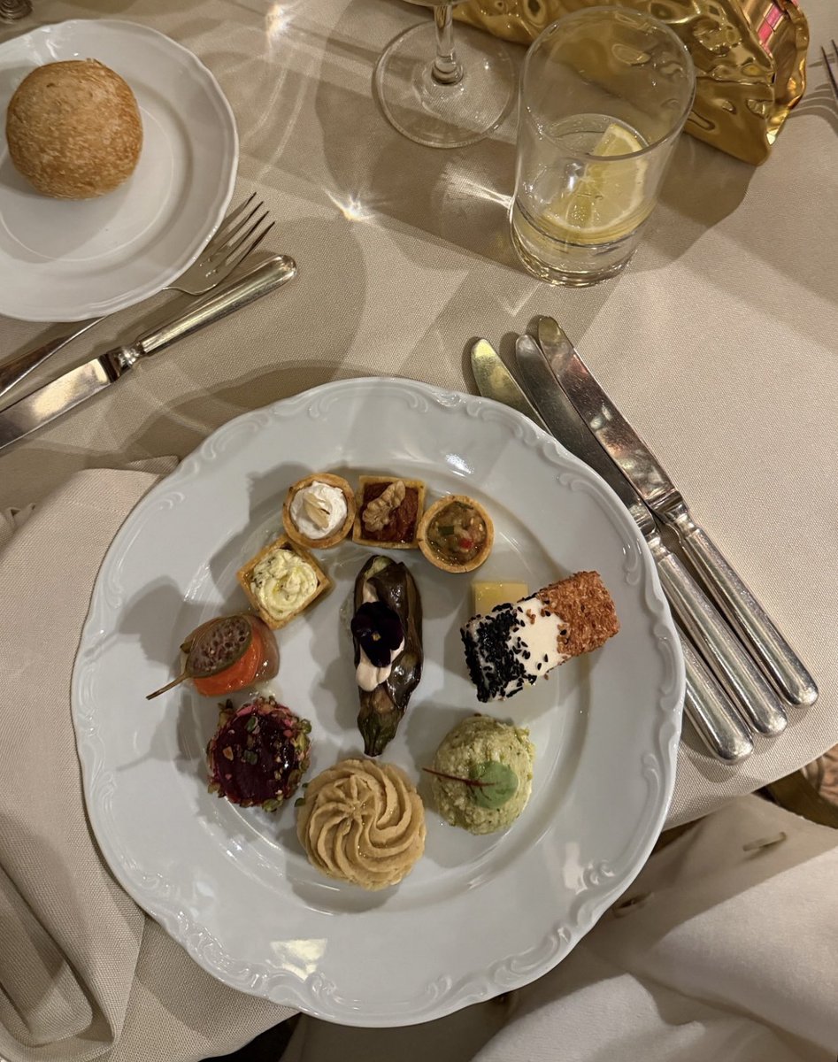 Ceren (@crnkyyy) on Twitter photo 