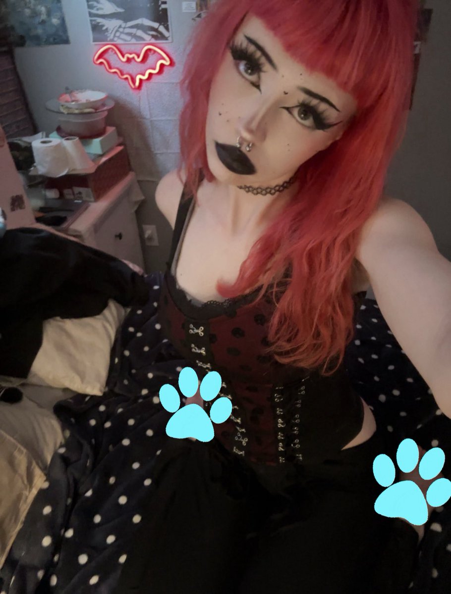 jestergrll's tweet image. anyways hi