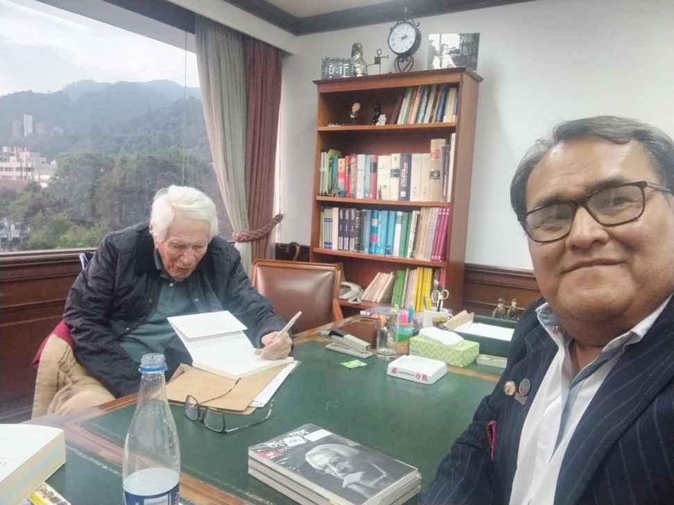 NoticiasDBoyaca's tweet photo. De las alpargatas al Ministerio: @JaimeCastroC destapa su «Manojo de Recuerdos» en Charlas con @TuiterosBoyaca, entrevista realizada por @ricardocipago  #Podcast 

https://t.co/UdE9PyAm1i https://t.co/OB6sFEMLIr